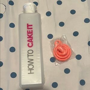 How to Cake It- Sir Squeeze 1 Liter. Simple Syrup Bottle with pink funnel.